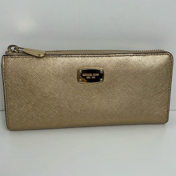 Michael Kors Wallet - Picture 4 of 17